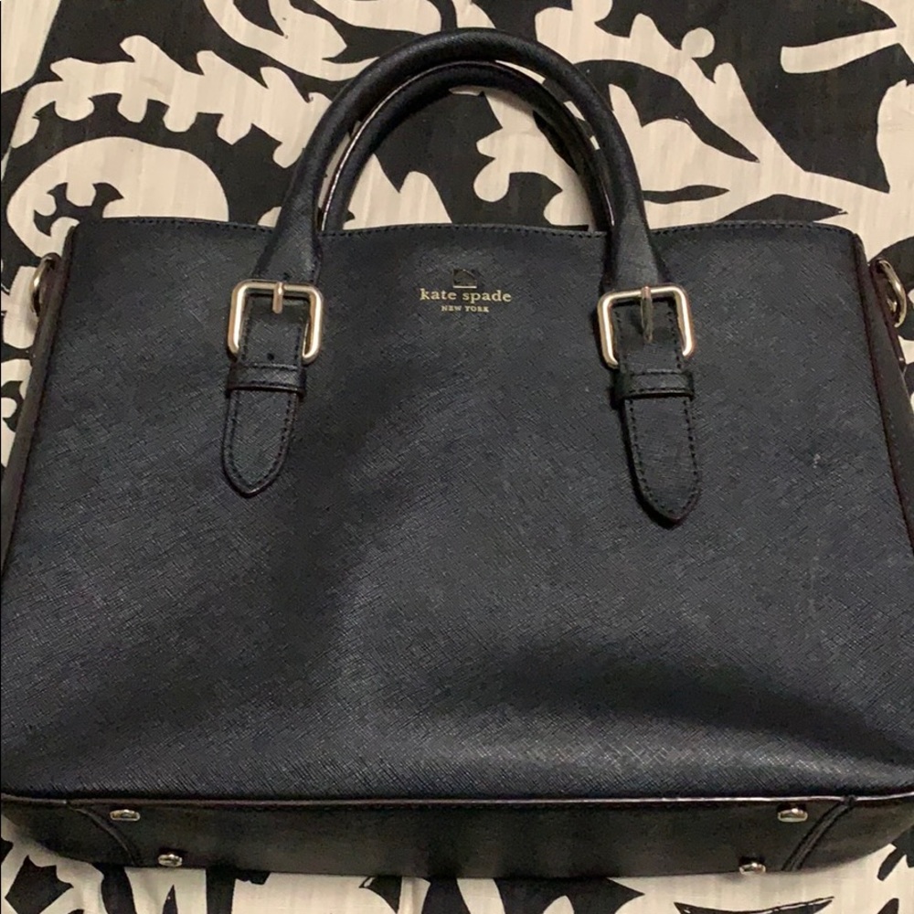 Kate spade bag with detachable strap.